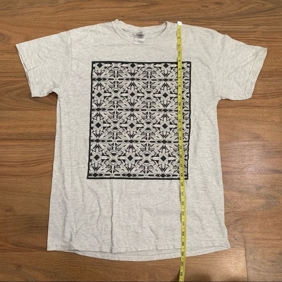 Geometric Pattern Graphic Tee Tessalated Design Adult Medium Art T-shirt - Picture 6 of 7